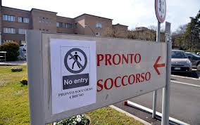 Cartello allingresso del Pronto Soccorso dell'Ospedale di Codogno che segnala la chiusura.