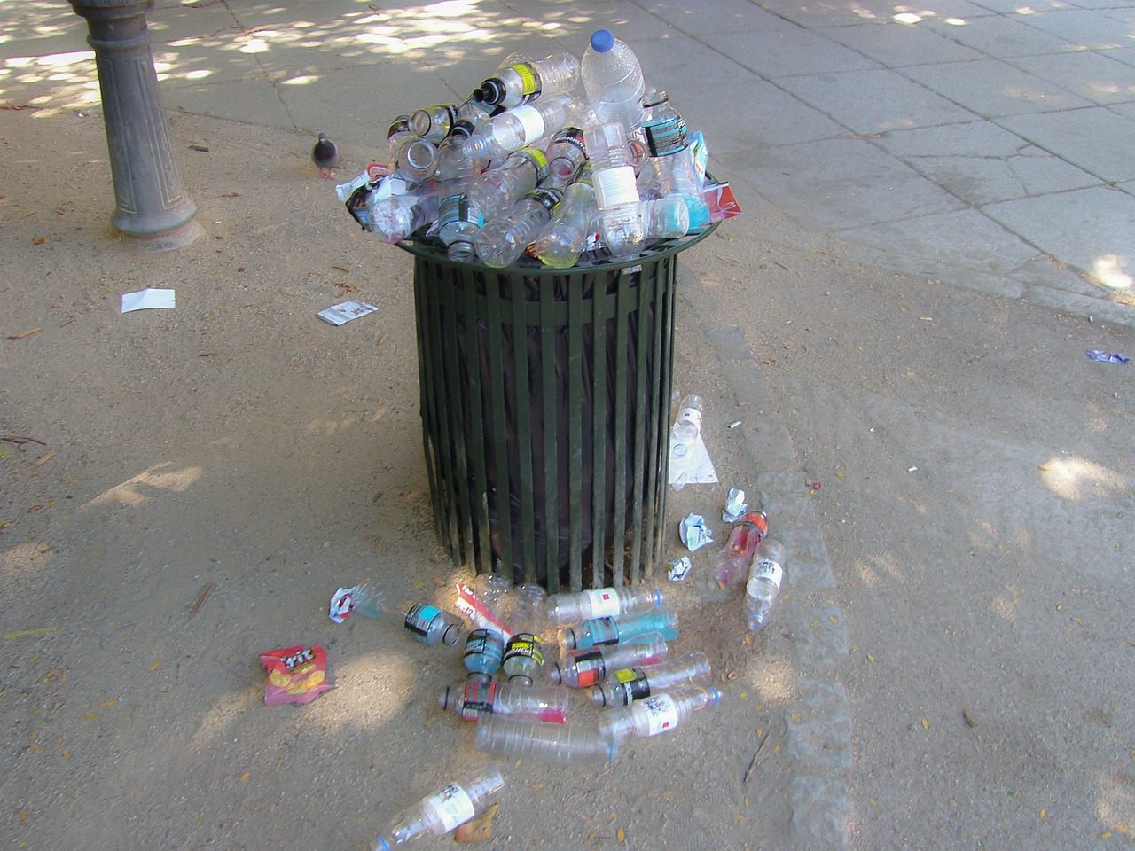 Smaltimento dei rifiuti plastici. 