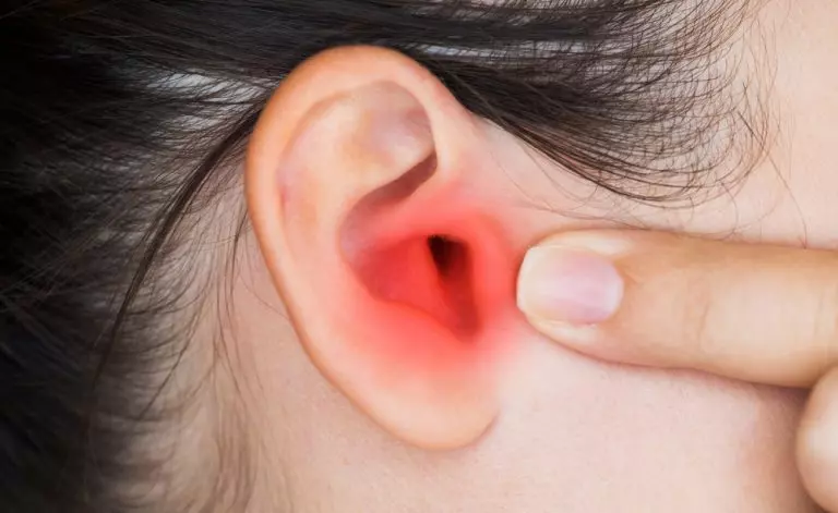Come capire se si ha un problema alle orecchie?