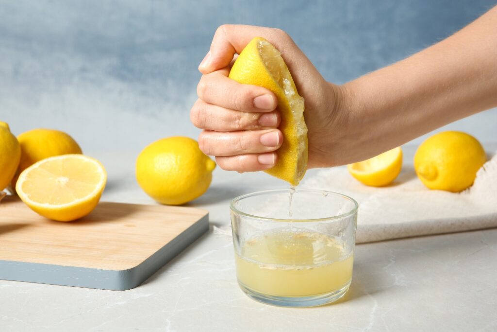 Mangiare Limone Crudo: Benefici e Precauzioni