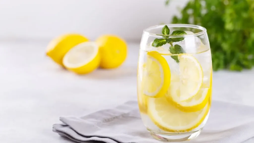 Acqua e limone per migliorare la digestione