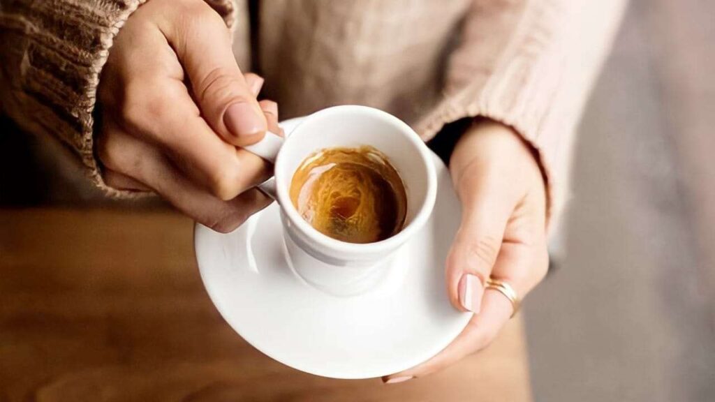 In quale momento dovremmo bere il caffè?